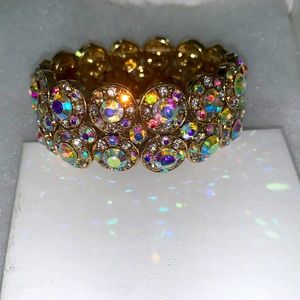 Beautiful gold/AB stone stretch bracelet. Perfect for any formal event